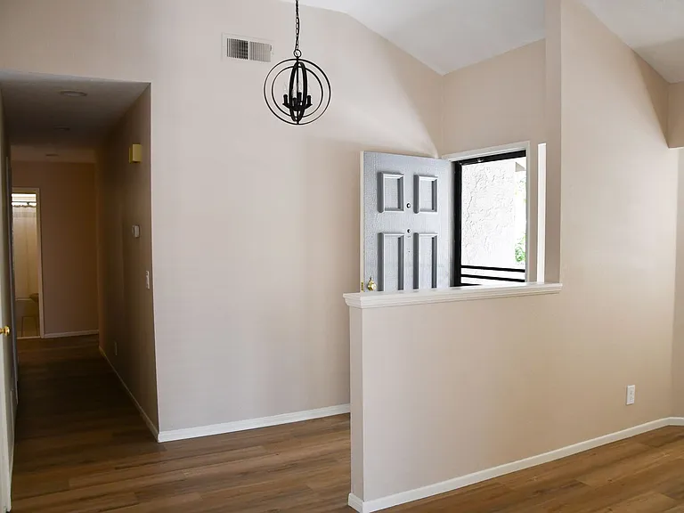2337 Skyline Dr — Photo 7