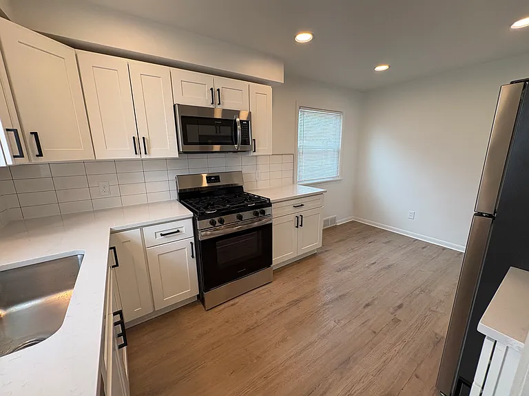 9609 Alexander Rd — Photo 2