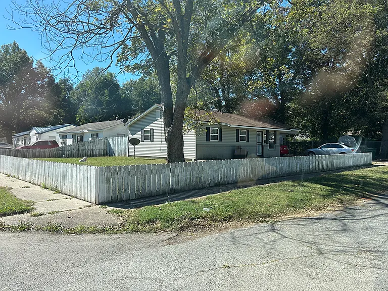 399 Summit St — Photo 2