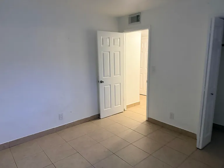 5271 SW 90th Way #1 — Photo 5