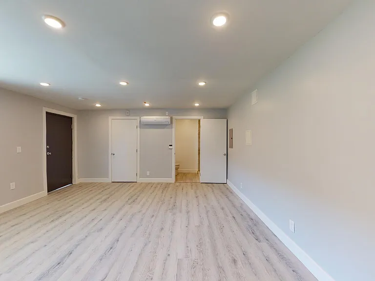 730 S Serrano Ave — Photo 52
