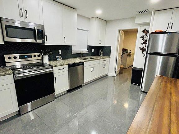 3rd image of 5431 SW 44th Ave