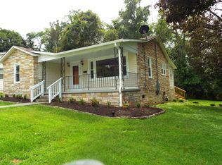 202 Webster St, Alderson, WV 24910