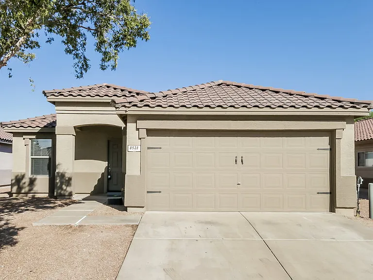 8528 E Desert Ln — Photo 1