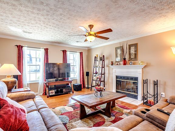 5th image of 9723 Hawkdale Ln