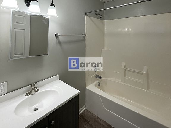 5th image of 1115 S Spring St #1