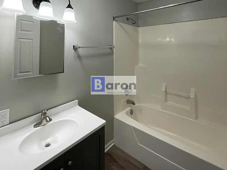 1115 S Spring St #1 — Photo 5
