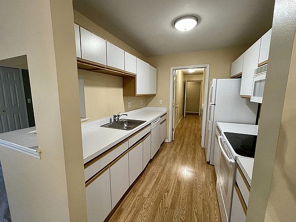 4th image of 56096 Troon Dr N
