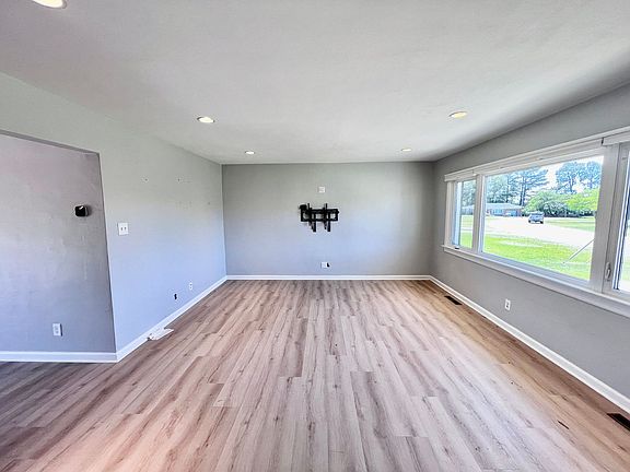 3rd image of 1208 Point Reel Rd