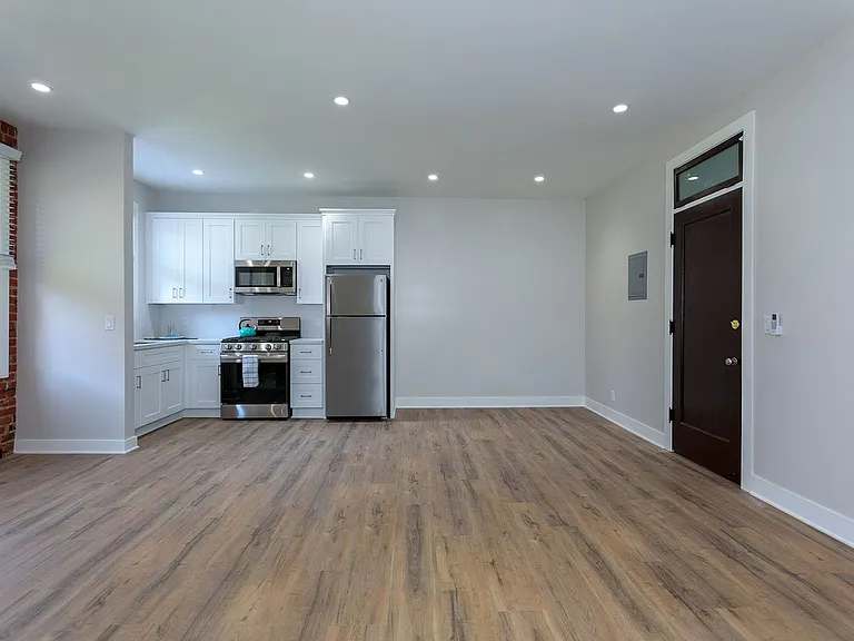 149 S Los Robles Ave — Photo 46