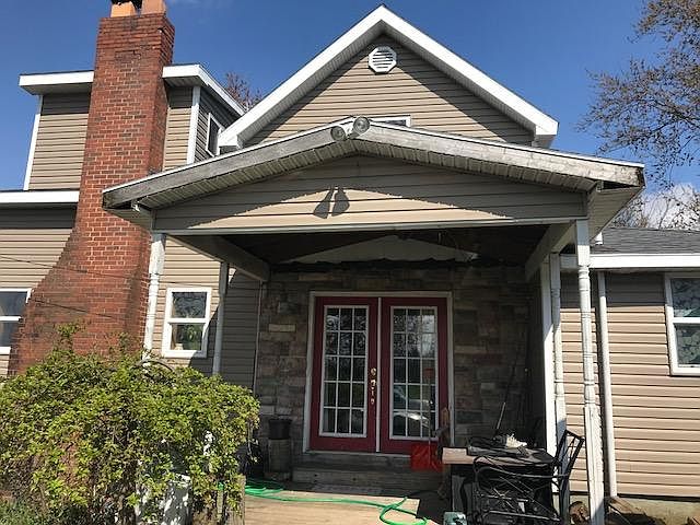 2nd image of 223 E Main St