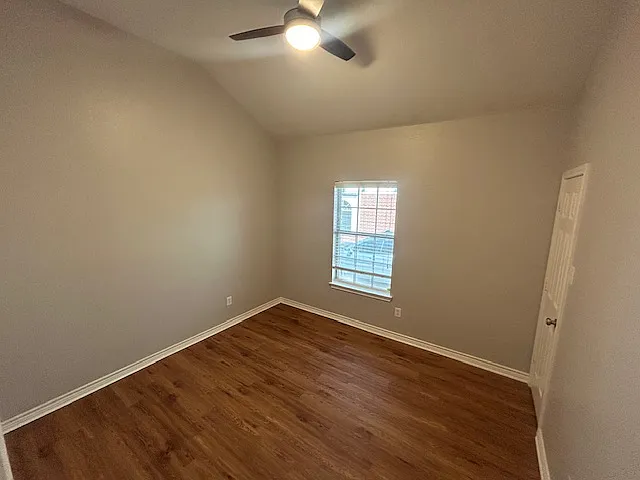 2105 Cardinal Dr — Photo 9