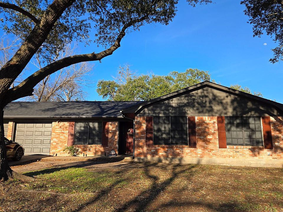 2nd image of 803 Glade St