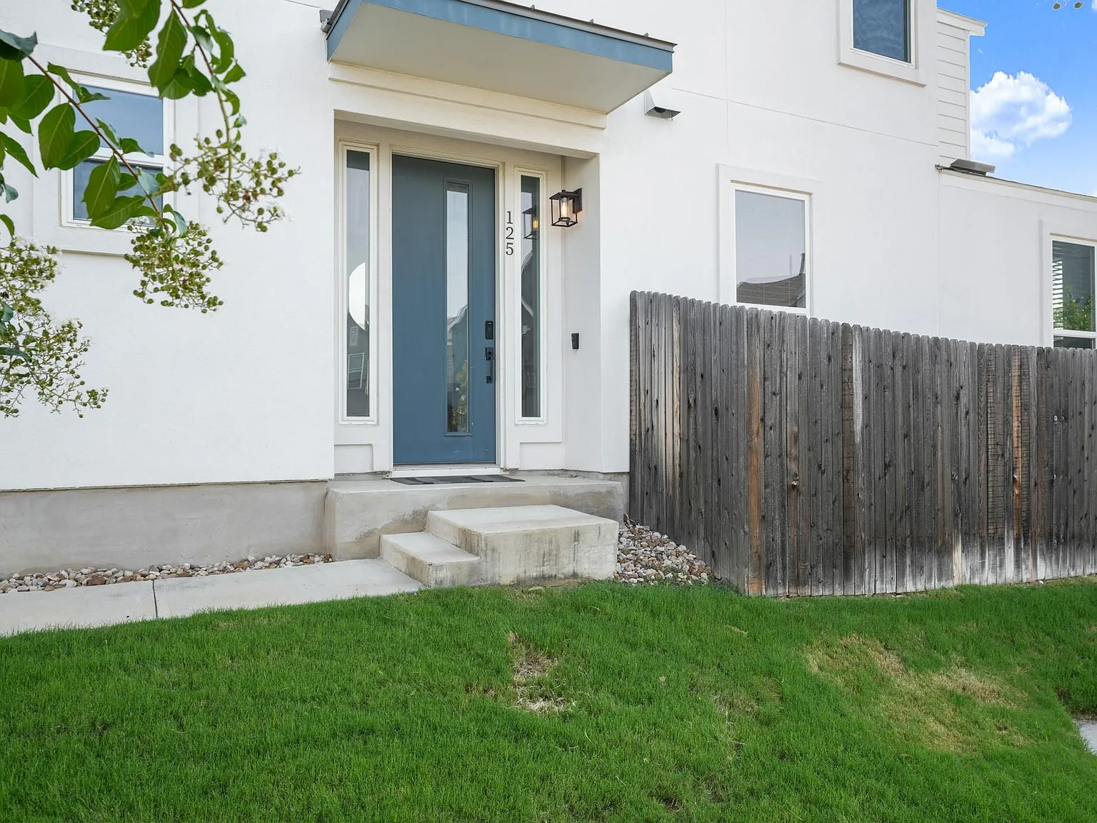 3 bed, 2.5 bath, 1836 sqft, $2,250 — Photo 3