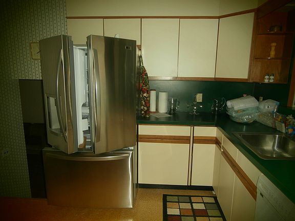 4th image of 213 Aronimink Dr