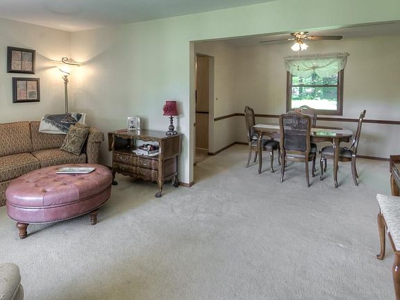 3rd image of 8702 N Melody Ln