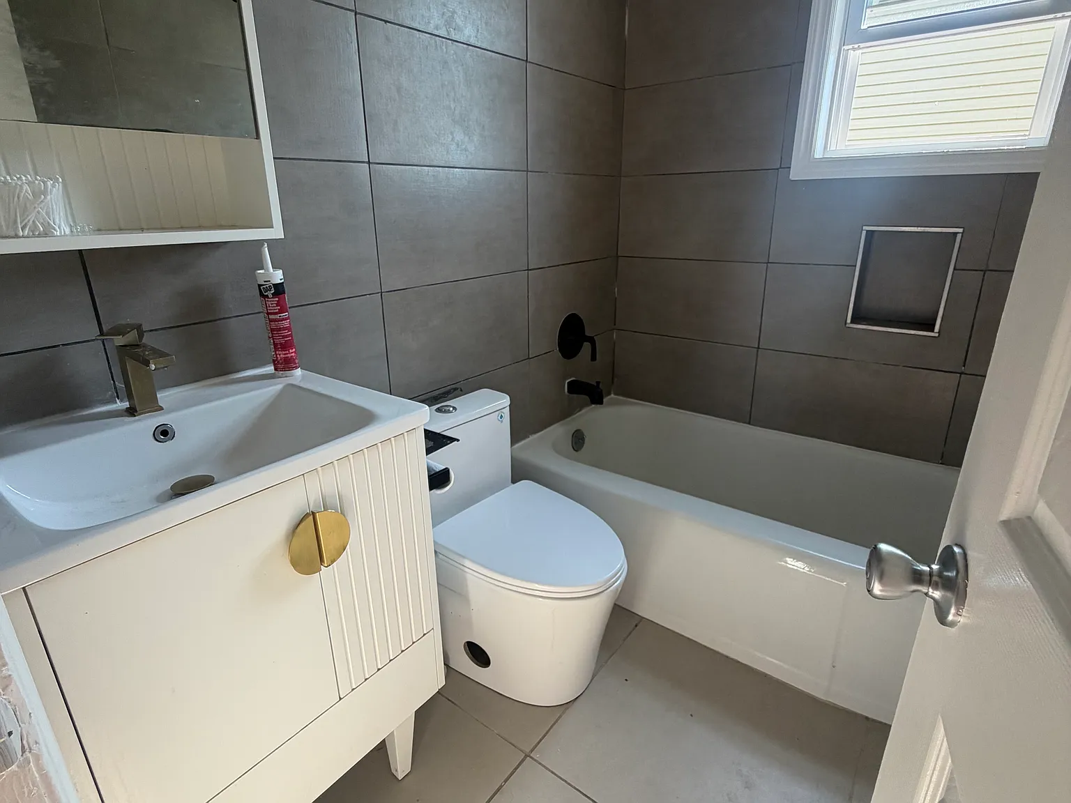 2 bed, 800 sqft, $2,200 — Photo 3