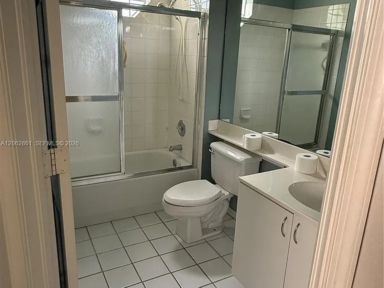 2435 SE 7th Pl — Photo 29