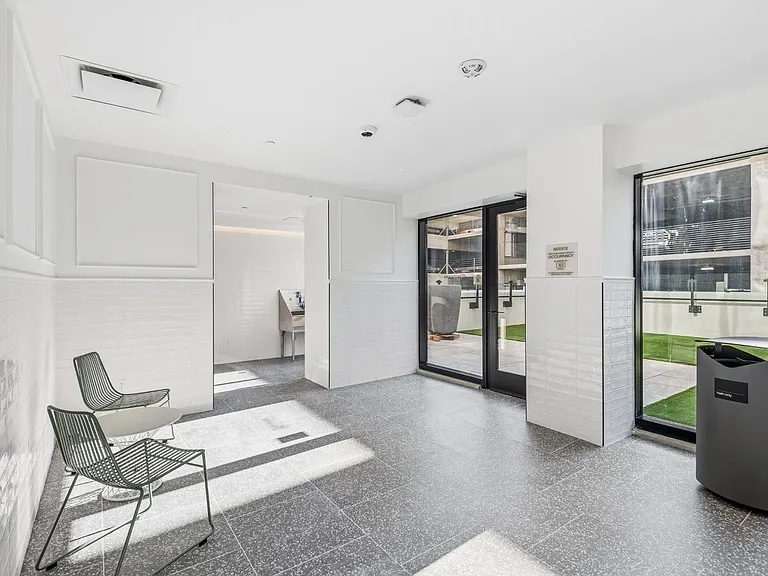 Seraph Luxury Downtown Apartments — Photo 26