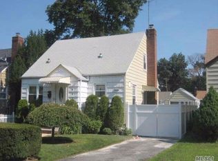 617 Robin Ct, West Hempstead, NY 11552