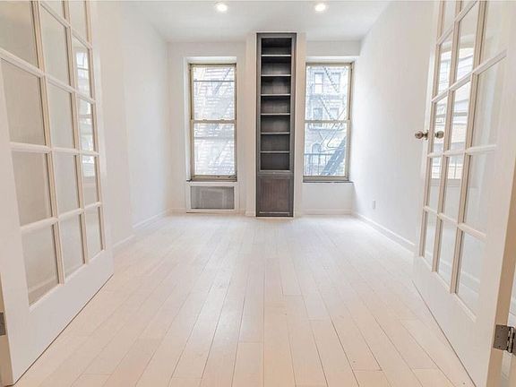 3rd image of 116 Saint Marks Pl APT 4