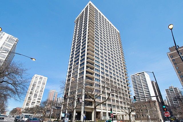 1st image of 88 W Schiller St APT 1806
