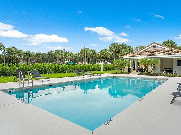 4th image of 1290 Delray Lakes Drive