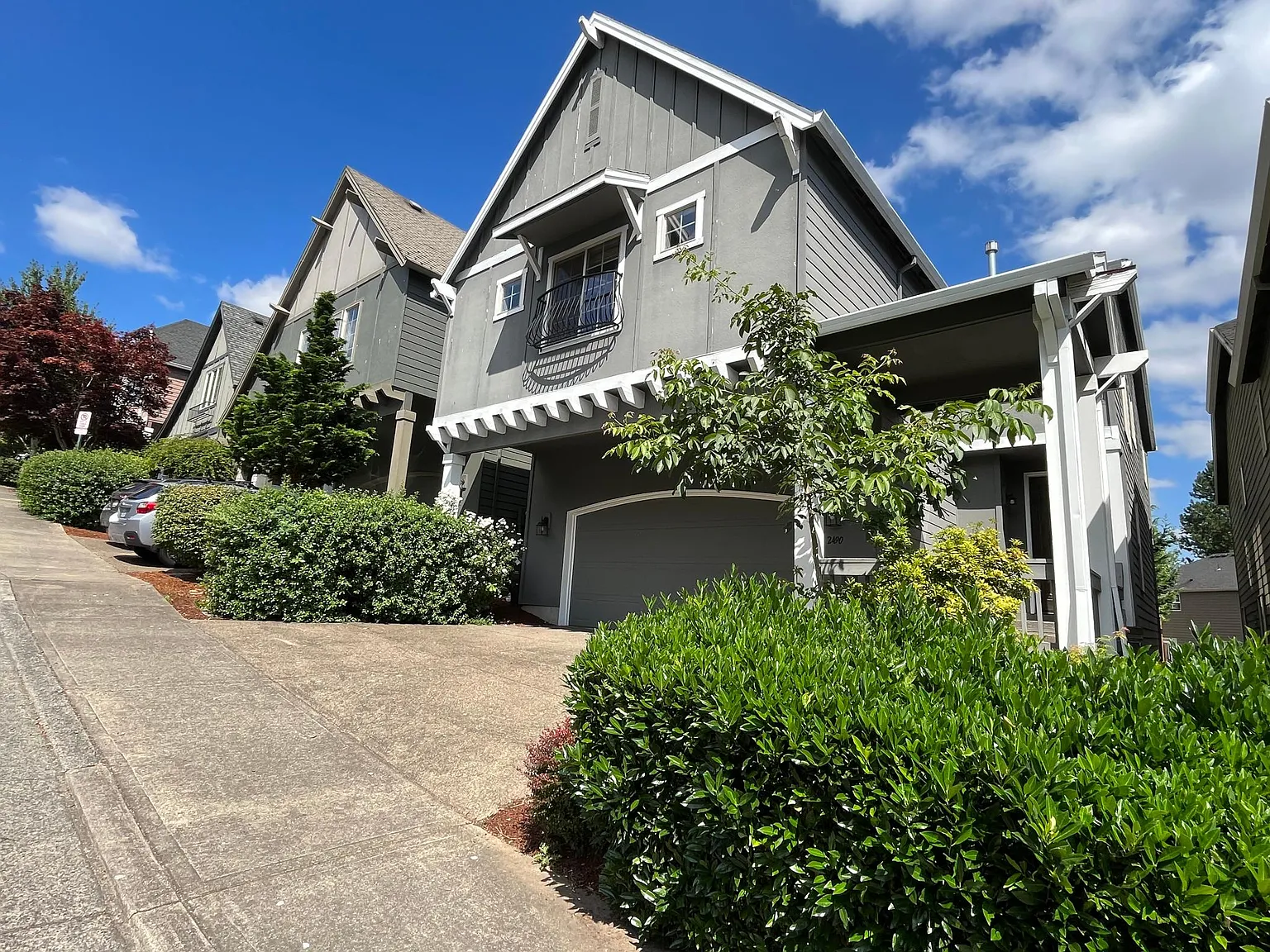 3 bed, 2.5 bath, 2520 sqft, $3,150 — Photo 2