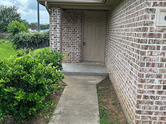 2nd image of 610 Linda Dr