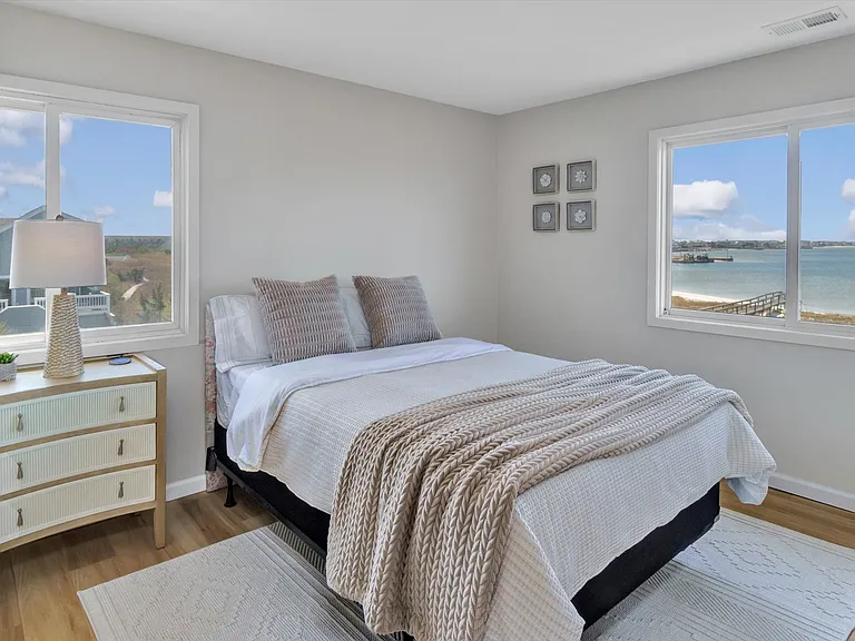 552 Dune Rd — Photo 28