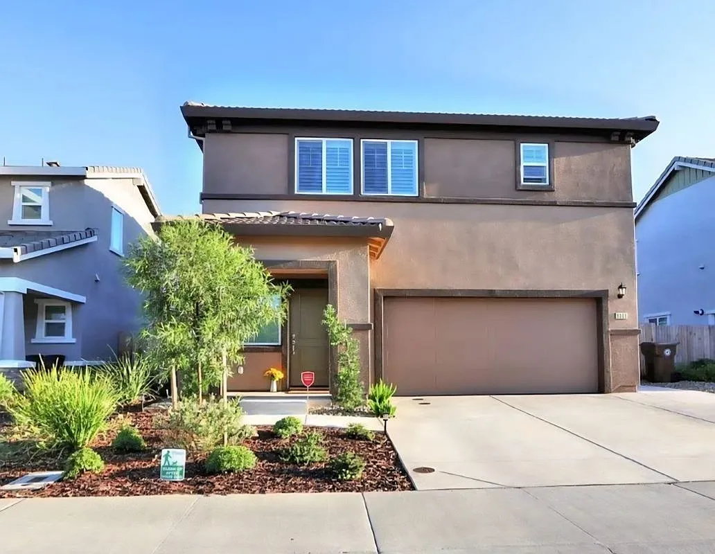 4 bed, 2.5 bath, 1811 sqft, $800 — Photo 3