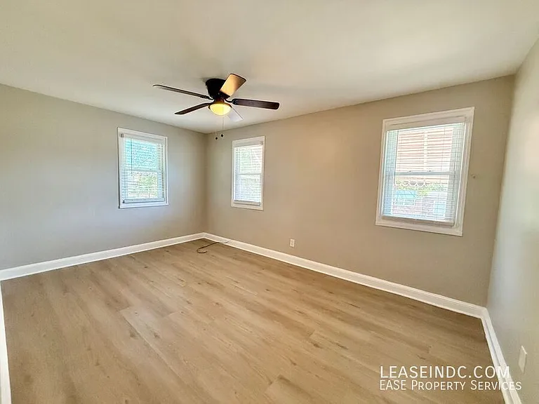 733 Crittenden St NE — Photo 18
