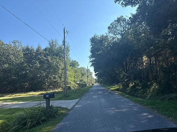 Exterior Neighborhood (street photo)