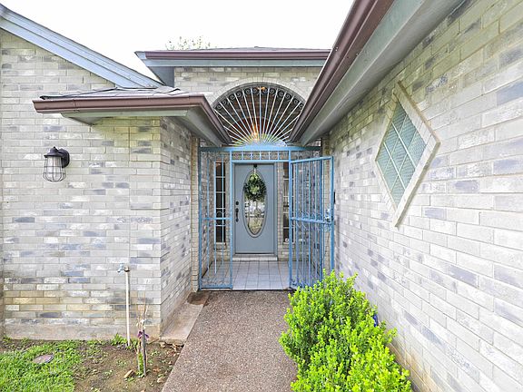 2nd image of 1817 Woodland Dr