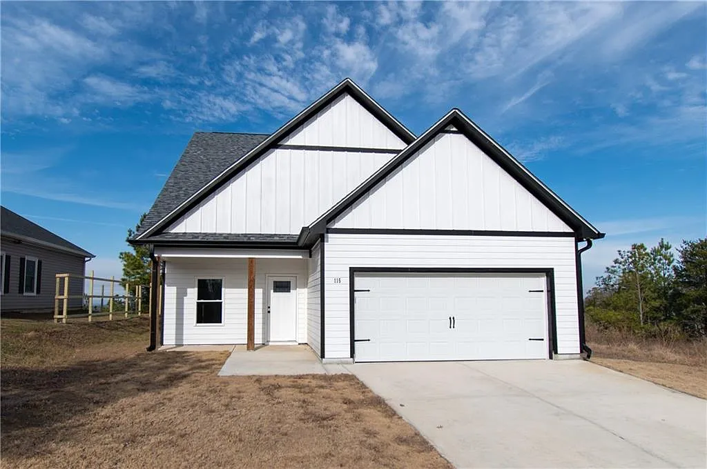 4 bed, 3.5 bath, 2392 sqft, $2,650 — Photo 1