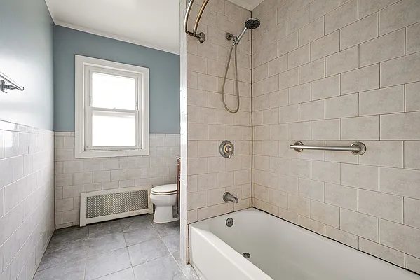Bathroom, photo 1