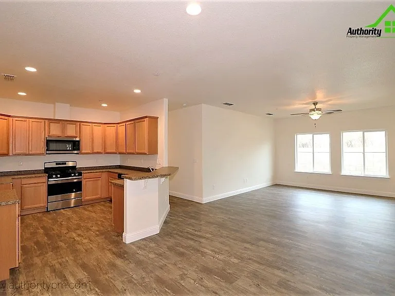 2530 Rainbow Ln #B — Photo 6