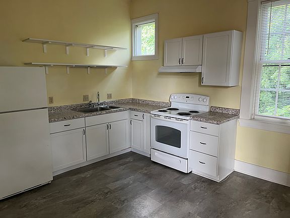 2nd image of 819 Philadelphia St