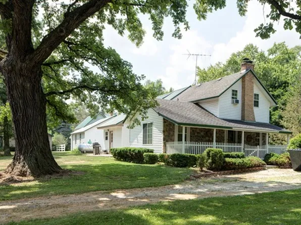 17049 W Edwards Rd, Antioch, IL 60002