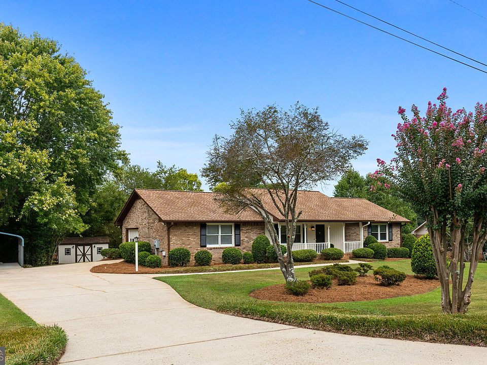 1st image of 121 Russell Cir