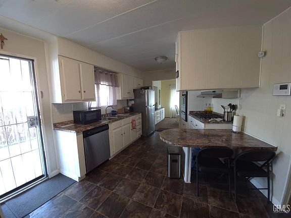 5th image of 400 E Roberts Ln Space 18