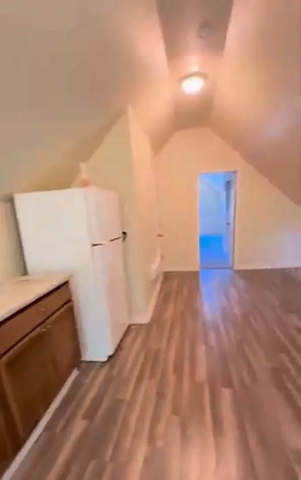 1 bed, 900 sqft, $1,350 — Photo 2