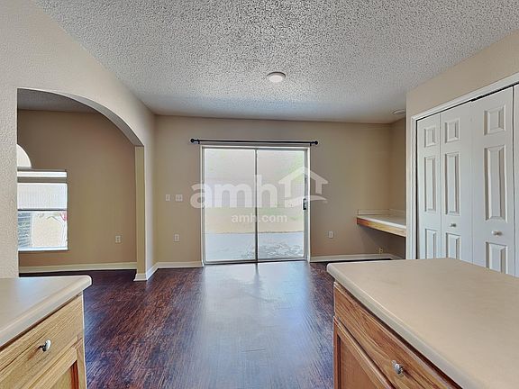 4th image of 934 Brenton Leaf Dr