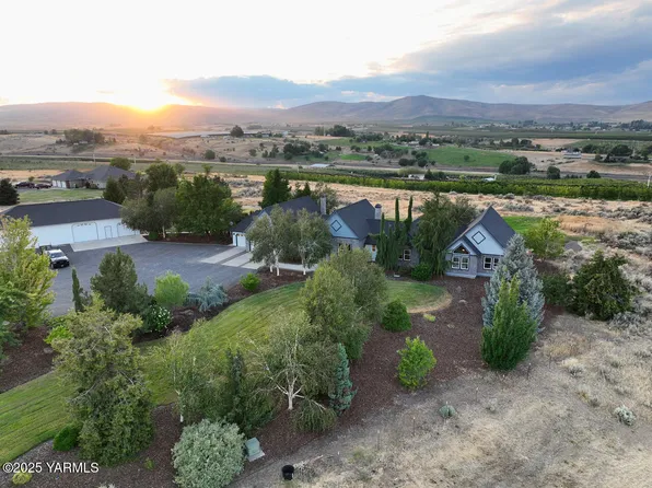 15783 Fisk Rd, Yakima, WA 98908