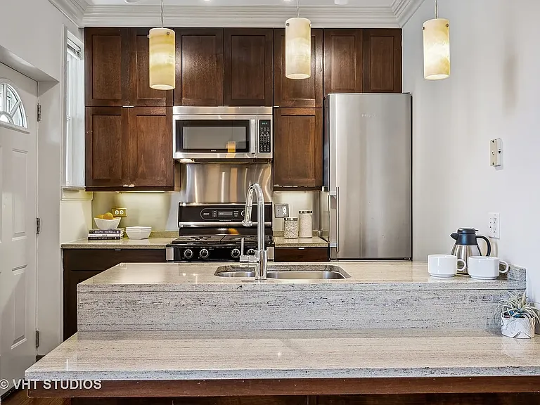 2026 N Burling St #307 — Photo 6