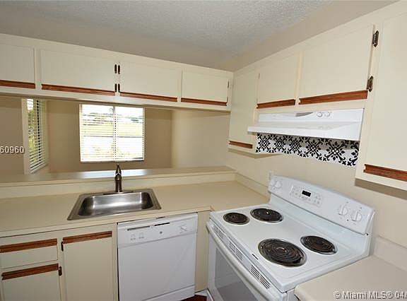 2nd image of 1396 The Pointe Dr #1396