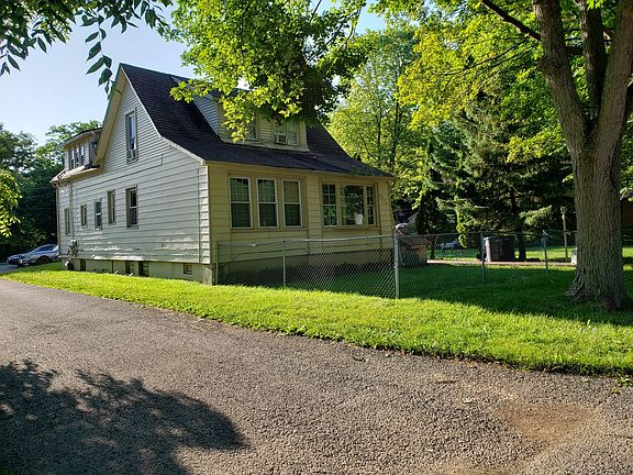 2nd image of 3213 Ezra Ave