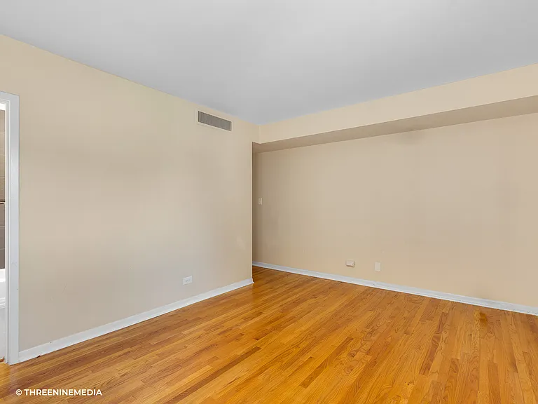 835 Ridge Ave #402 — Photo 10