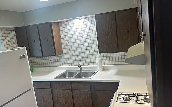5th image of 7120 166th St APT 2B