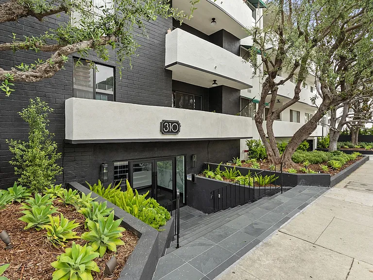 Burton Almont — Photo 27